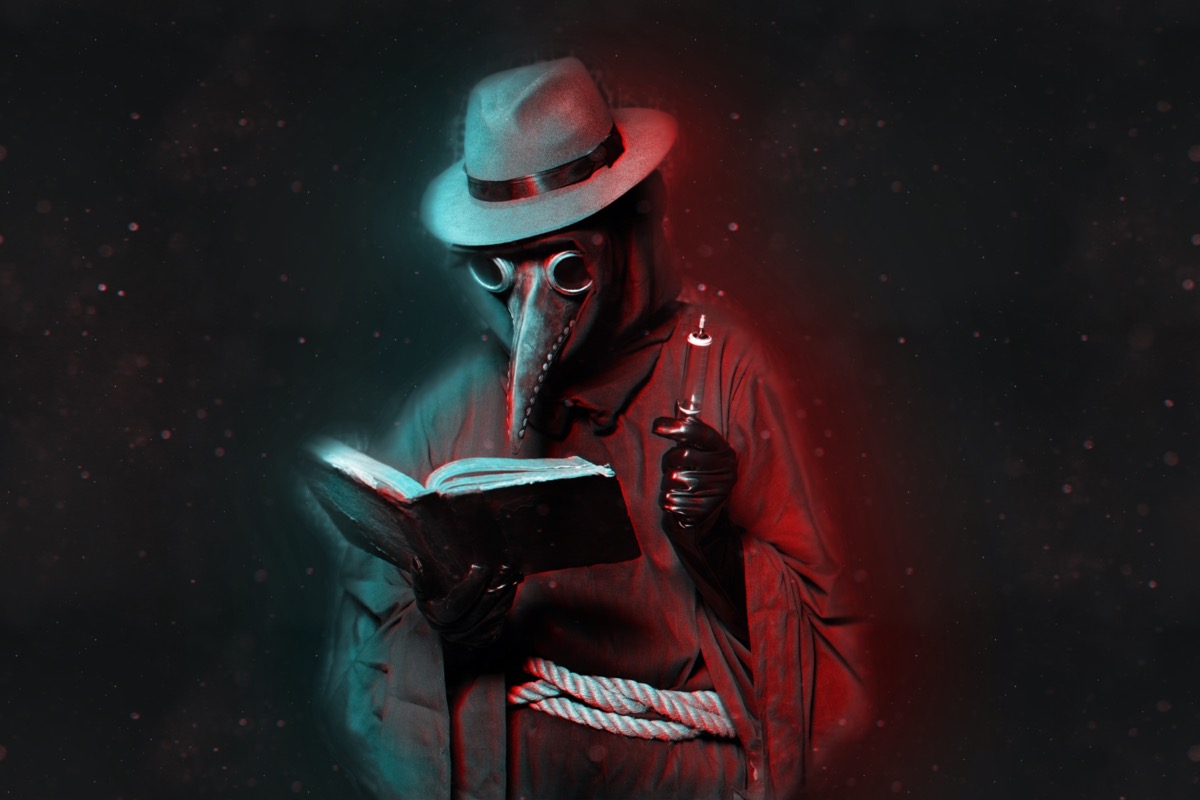 freepik-plague-doctor-with-a-book